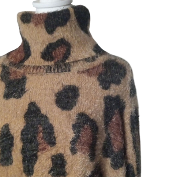 Revolve Show Me Your Mumu Fatima Turtleneck Sweater In Cheetah Fever Size Small - Picture 5 of 9